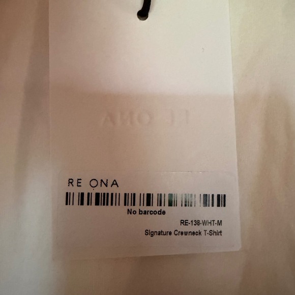 RE ONA T-Shirt Signature Crewneck Tee White Minimalist Essential Top Medium NWT - Picture 3 of 4